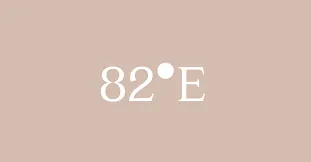 82°E